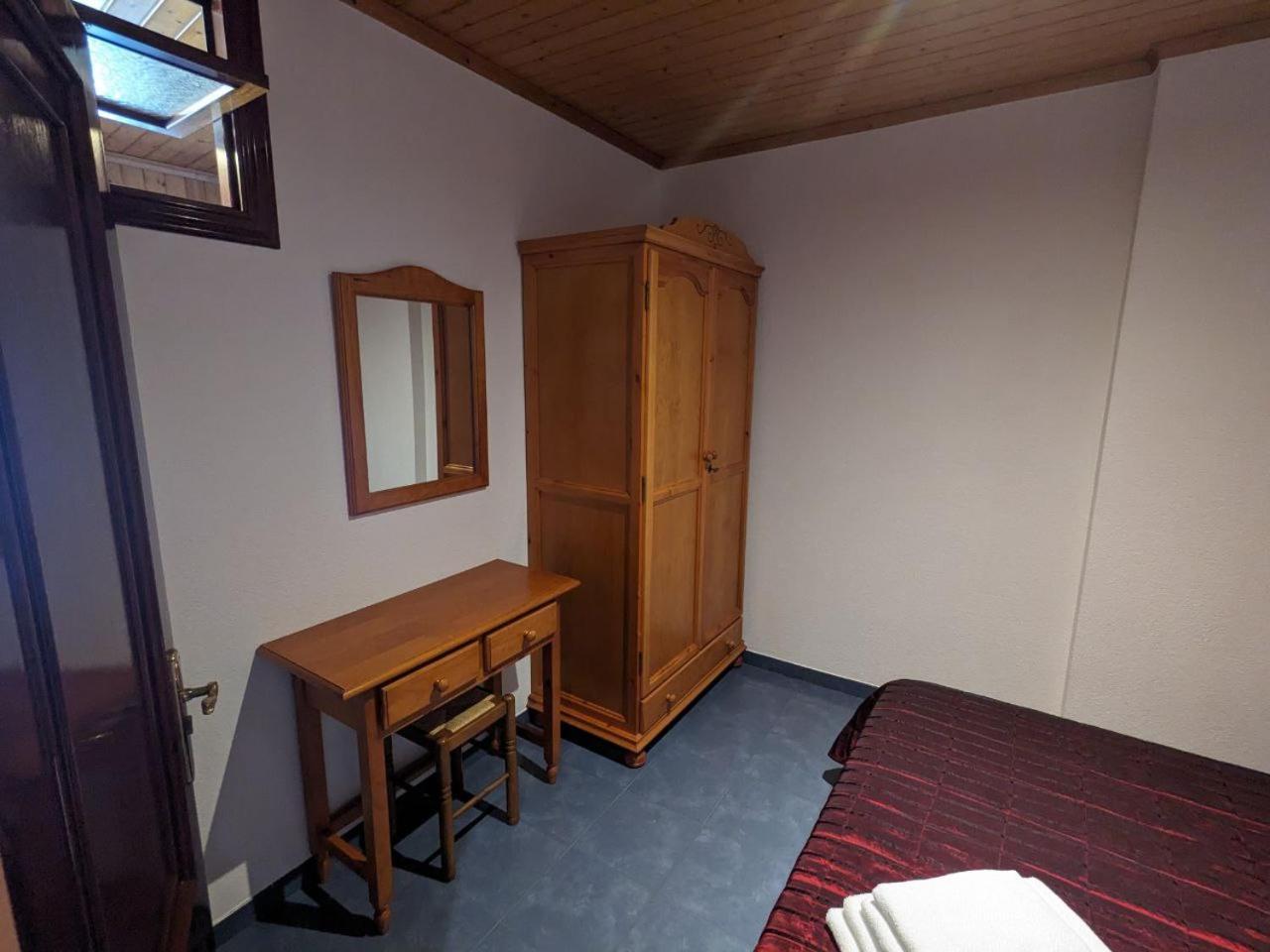 Vivienda Turistica Vacacional Maricarmen Hotel Arou Ngoại thất bức ảnh