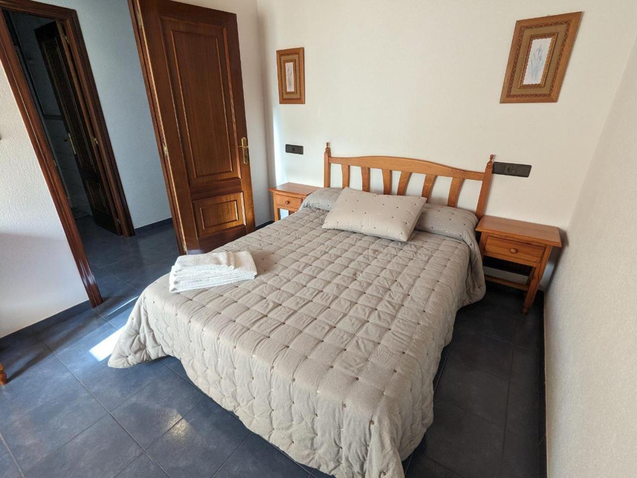 Vivienda Turistica Vacacional Maricarmen Hotel Arou Ngoại thất bức ảnh