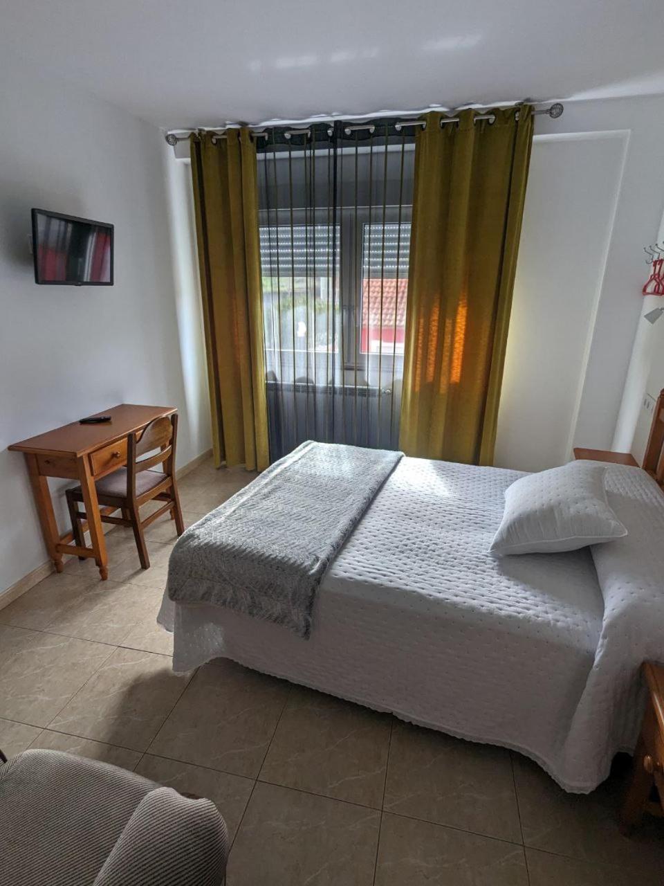 Vivienda Turistica Vacacional Maricarmen Hotel Arou Ngoại thất bức ảnh