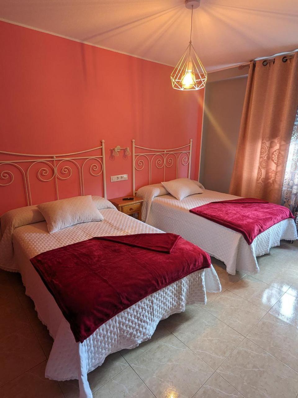 Vivienda Turistica Vacacional Maricarmen Hotel Arou Ngoại thất bức ảnh